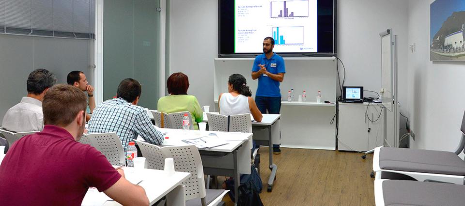 hipra-university-courses-on-necropsy-and-sampling-in-aMPV-and-infectious-bursal-disease-IBD-gumboro